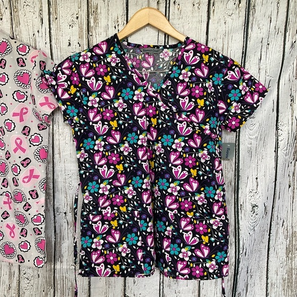 Bannock Court Medical Scrub Top Set Sz XS Beautiful Patterns Scrubs New - Picture 3 of 4